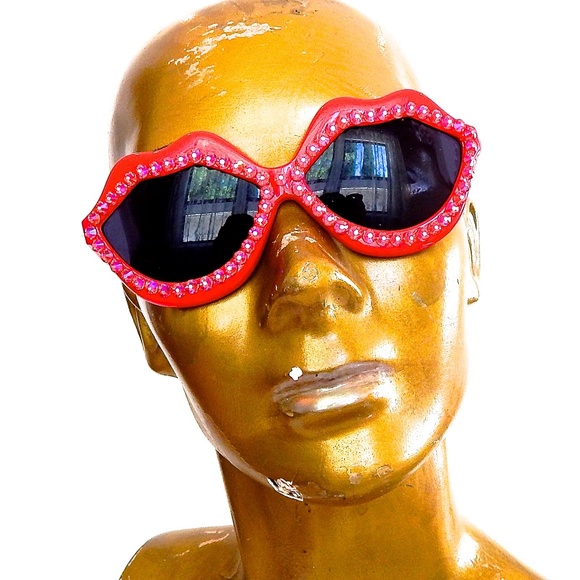 BABY\'S ON FIRE RED HOT LIPS SUNGLASSES NEW